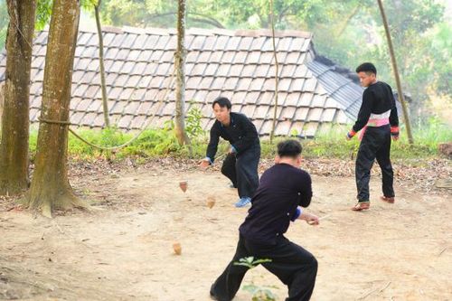 Độc đáo trò chơi đánh tu lu của người Mông (Điện Biên) trong ngày Tết