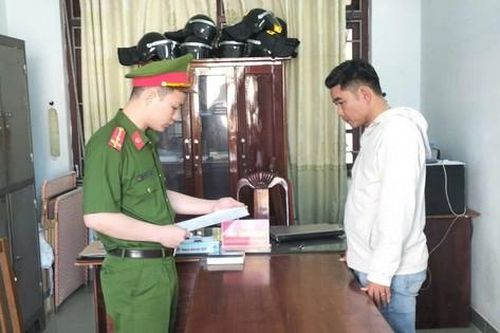 Khởi tố cán bộ xã chiếm đoạt tiền của bệnh nhân hiểm nghèo