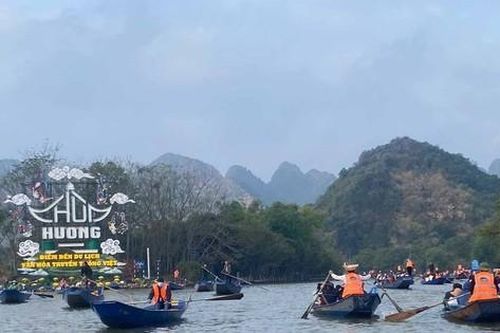 Chưa khai hội, chùa Hương đã đón hơn 2 vạn lượt khách trong 4 ngày Tết