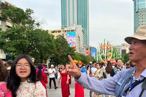 Gặp những người mà 'Tết là mưu sinh'