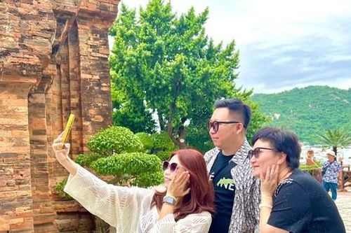 Du lịch Khánh Hòa bội thu, du khách đến Huế tăng mạnh dịp Tết