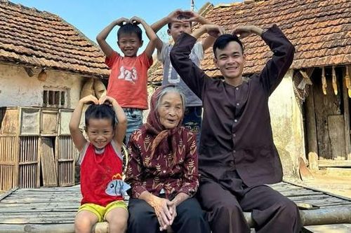 Tết đặc biệt trong căn nhà gần trăm năm tuổi của chàng trai 'bỏ phố về quê'
