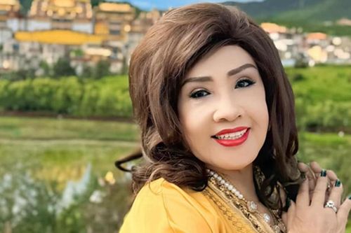 'Bà hoàng cải lương' Lệ Thủy viên mãn bên con cháu, U80 vẫn đắt show