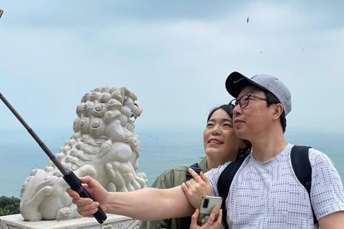 Khách Hàn thăm ngôi chùa nổi tiếng Đà Nẵng, cảm nhận được điều đặc biệt