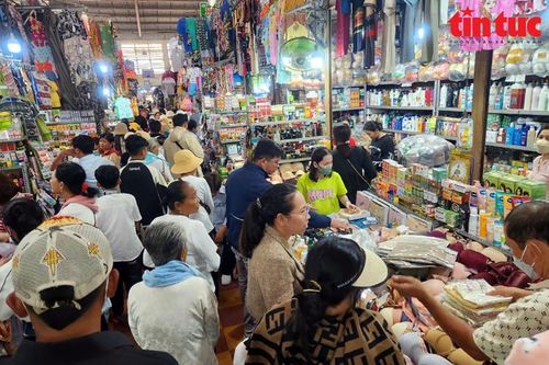 An Giang: Nhộn nhịp chợ biên giới ngày đầu năm mới