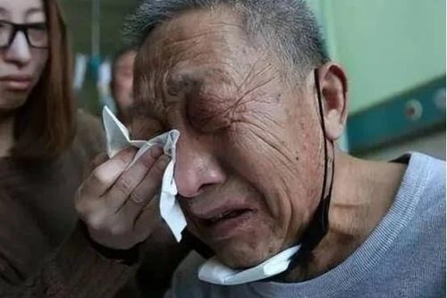 Những người không rơi nước mắt khi người thân qua đời thường là 3 loại người này