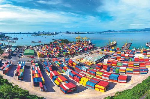 Phát triển cảng 'xanh', vững bước vươn ra biển lớn