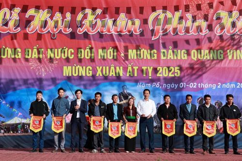 Rộn ràng Lễ hội xuân Phìn Hồ