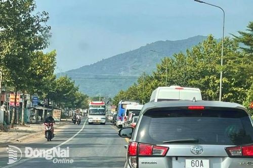 Nhiều vị trí ùn tắc giao thông tại Đồng Nai vào chiều mùng 4 Tết