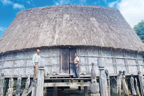 Những người thông thái ở Đê Kjiêng