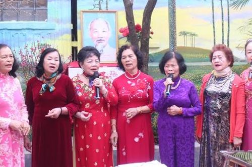 CLB Thơ Lâm Đồng khai bút đầu Xuân Ất Tỵ