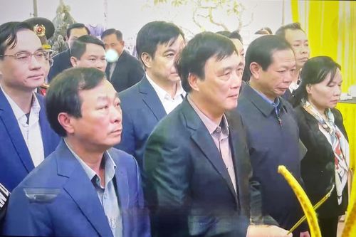 Đoàn đại biểu lãnh đạo tỉnh viếng đồng chí Trần Kim Thau