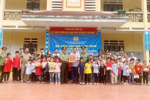Góp phần giữ cho 'trong ấm, ngoài êm'