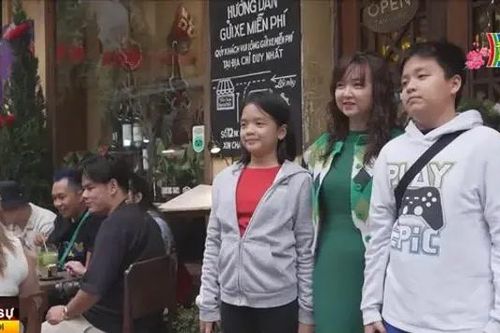 Nhiều hàng quán, siêu thị mở hàng đầu xuân