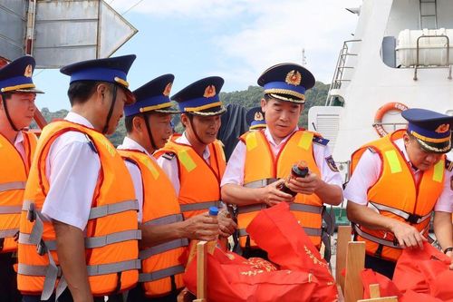 Hải trình mang Xuân ra biển