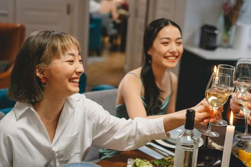 Không được về ngoại, vợ tôi đi nhậu suốt 3 ngày Tết