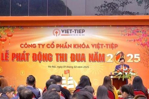 Công ty cổ phần Khóa Việt - Tiệp khai máy trong ngày mùng 4 Tết