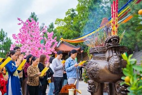 3 việc nên làm và giờ đẹp lên hương của 3 ngày đẹp nhất trong tháng Giêng để cầu phúc lành và may mắn trong năm Ất Tỵ 2025
