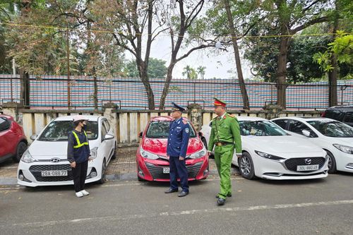 Xử lý nhiều bãi trông xe vi phạm trong những ngày đầu xuân mới