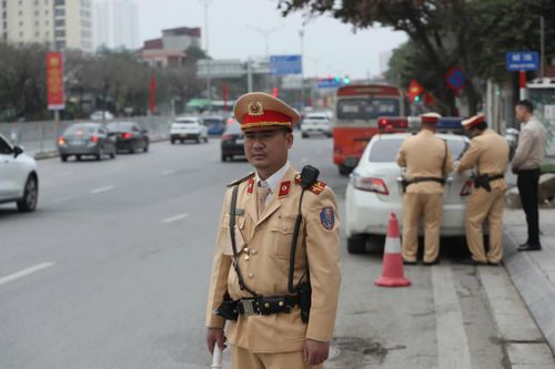Hà Nội: Xử phạt hàng chục nhà xe chở quá số người quy định