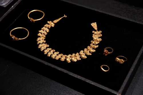 Cổ vật 2.000 năm tuổi rẻ hơn vòng Cartier, Van Cleef & Arpels