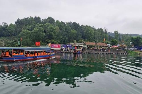 Hà Tĩnh: du thuyền hồ Nhà Đường vắng khách