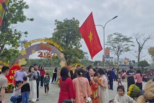 Nghệ An: nhiều điểm du lịch văn hóa tâm linh chật kín du khách