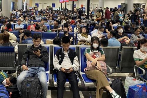 Sân bay Nội Bài đón gần 100.000 khách trong ngày mùng 5 Tết