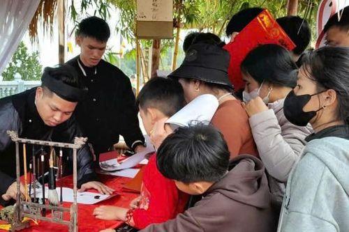 Nghệ An: hoạt động xin chữ đầu năm thu hút sự quan tâm của người dân
