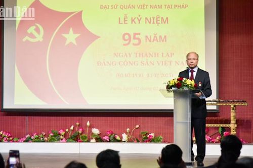 Đảng Cộng sản Việt Nam - Người cầm lái vĩ đại