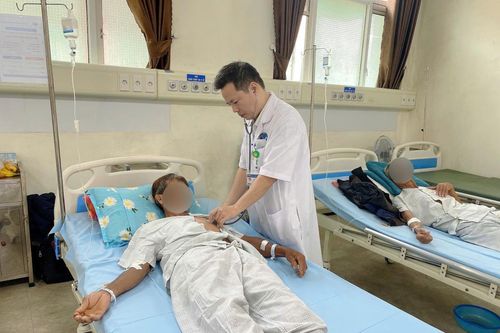 Kịp thời phẫu thuật cứu người đàn ông bị đoạn dây kẽm đâm thủng phổi