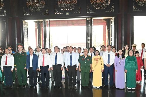 Lãnh đạo Đảng, Nhà nước, TPHCM dâng hoa, dâng hương tại Khu truyền thống cách mạng Sài Gòn - Chợ Lớn - Gia Định