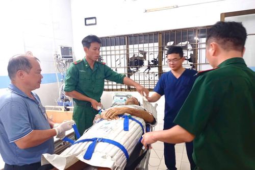 Kịp thời cứu nạn thuyền viên tàu nước ngoài bị xuất huyết dạ dày