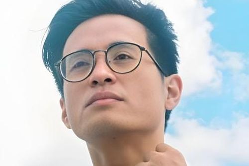 Cuộc gặp của Hà Anh Tuấn và người phụ nữ quét rác đêm Giao thừa