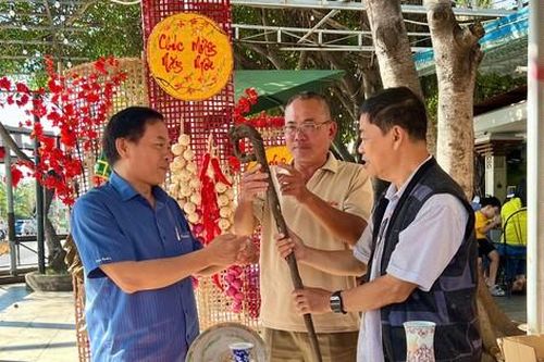 Độc đáo phiên chợ đồ cũ, đồ xưa họp đầu năm ở Khánh Hòa