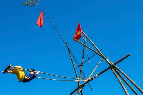 Độc đáo lễ hội Đu Tiên hơn 150 tuổi