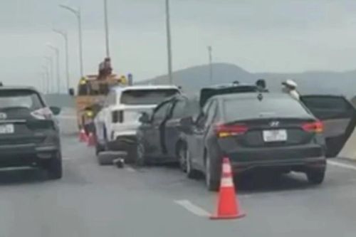 4 ô tô va chạm liên hoàn trên cao tốc Mai Sơn – Quốc lộ 45 chiều mùng 5 Tết