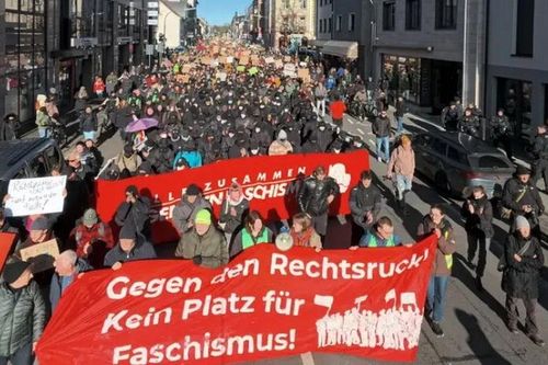 Đức: Biểu tình phản đối CDU/CSU phá bỏ 'bức tường lửa' cực đoan