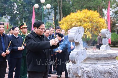 Thủ tướng Phạm Minh Chính dâng hương tại Di tích tưởng niệm Chủ tịch Hồ Chí Minh
