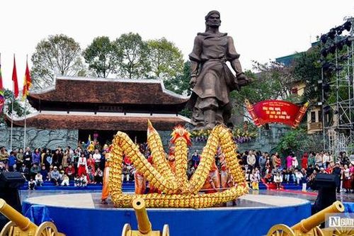 Hàng nghìn người đổ về Lễ hội Gò Đống Đa 2025