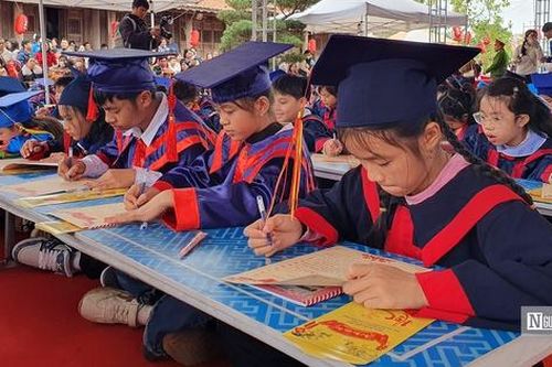 Hải Phòng: Hơn 500 học sinh dự Lễ Khai bút tại Khu tưởng niệm Vương triều Mạc