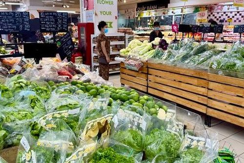 Rau xanh và thủy sản đắt hàng sau Tết