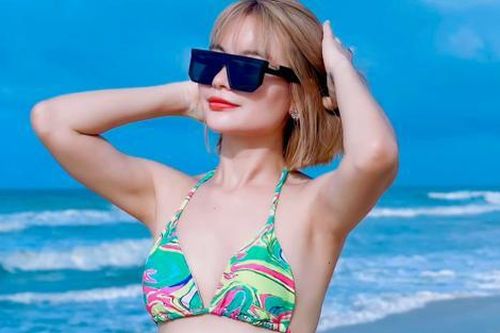 Vợ hơn 3 tuổi của Mạc Văn Khoa chăm mặc hở khoe vóc dáng nóng bỏng
