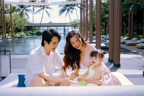 Vợ chồng Đông Nhi - Ông Cao Thắng ghi điểm bởi cách dạy con cực khéo