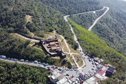 Hải Vân Quan tấp nập du khách du Xuân đầu năm mới