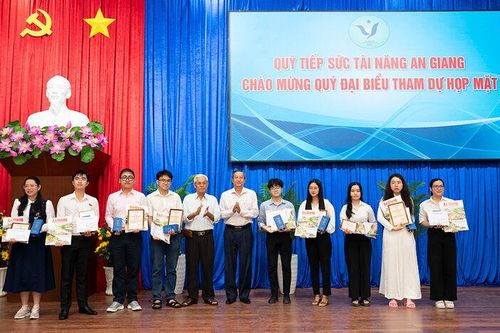 Quỹ Tiếp sức tài năng An Giang họp mặt biểu dương, trao tài trợ cho sinh viên