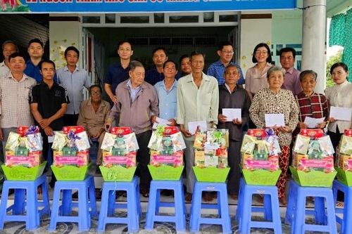 Hơn 191.000 lượt gia đình chính sách, đối tượng khó khăn được nhận quà Tết