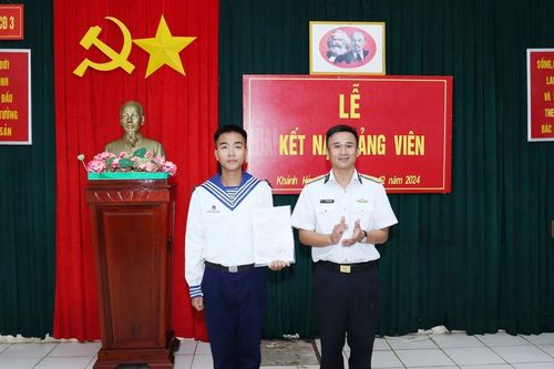 Tự hào dưới lá cờ Đảng