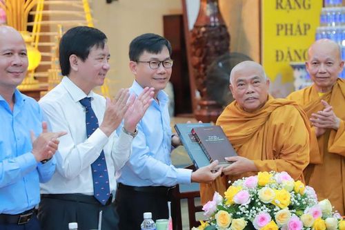 Nhà giáo và nhà sư họp mặt đầu xuân tại pháp viện Minh Đăng Quang (TP.Thủ Đức)