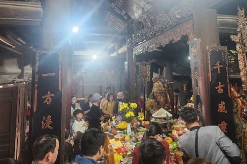 Thanh Hóa: Người dân nô nức đi đền Độc Cước cầu may đầu năm